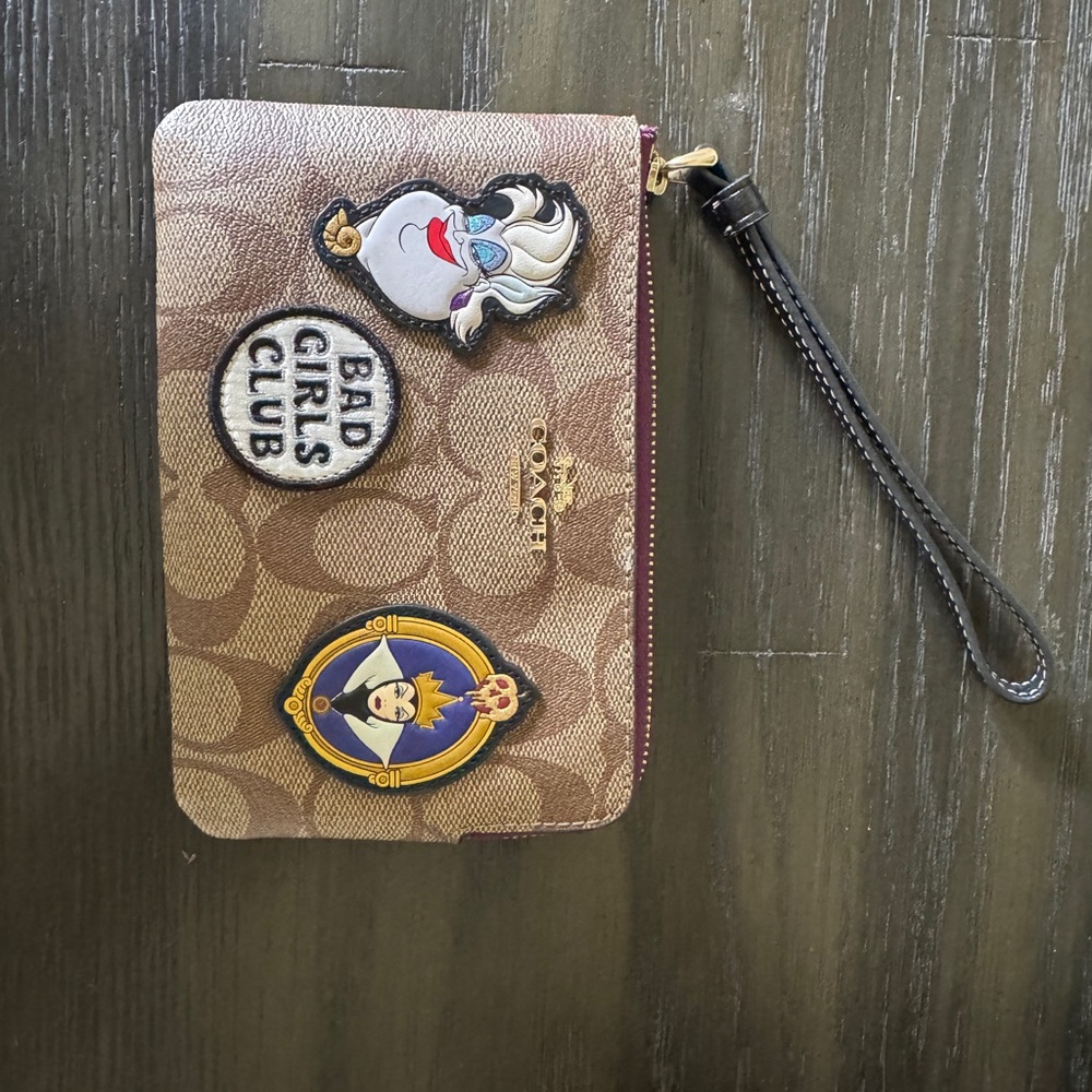 Coach Disney Evil queen Brown coach logo Wristlet